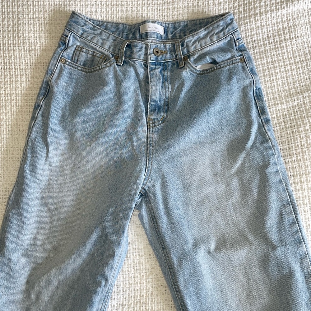 LIGHT WASH OAK + FORT MOM JEANS SIZE SMALL